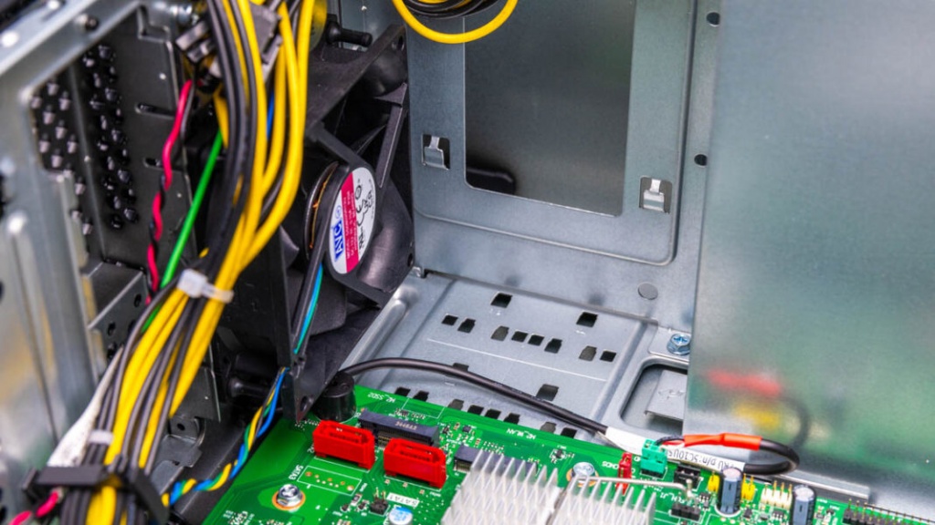 Lenovo-ThinkSystem-ST45-V3-Front-Fan-and-M.2-Mounting-1068x601.jpg Lenovo-ThinkSystem-ST45-V3-Front-Fan-and-M.2-Mounting-1068x601.jpg